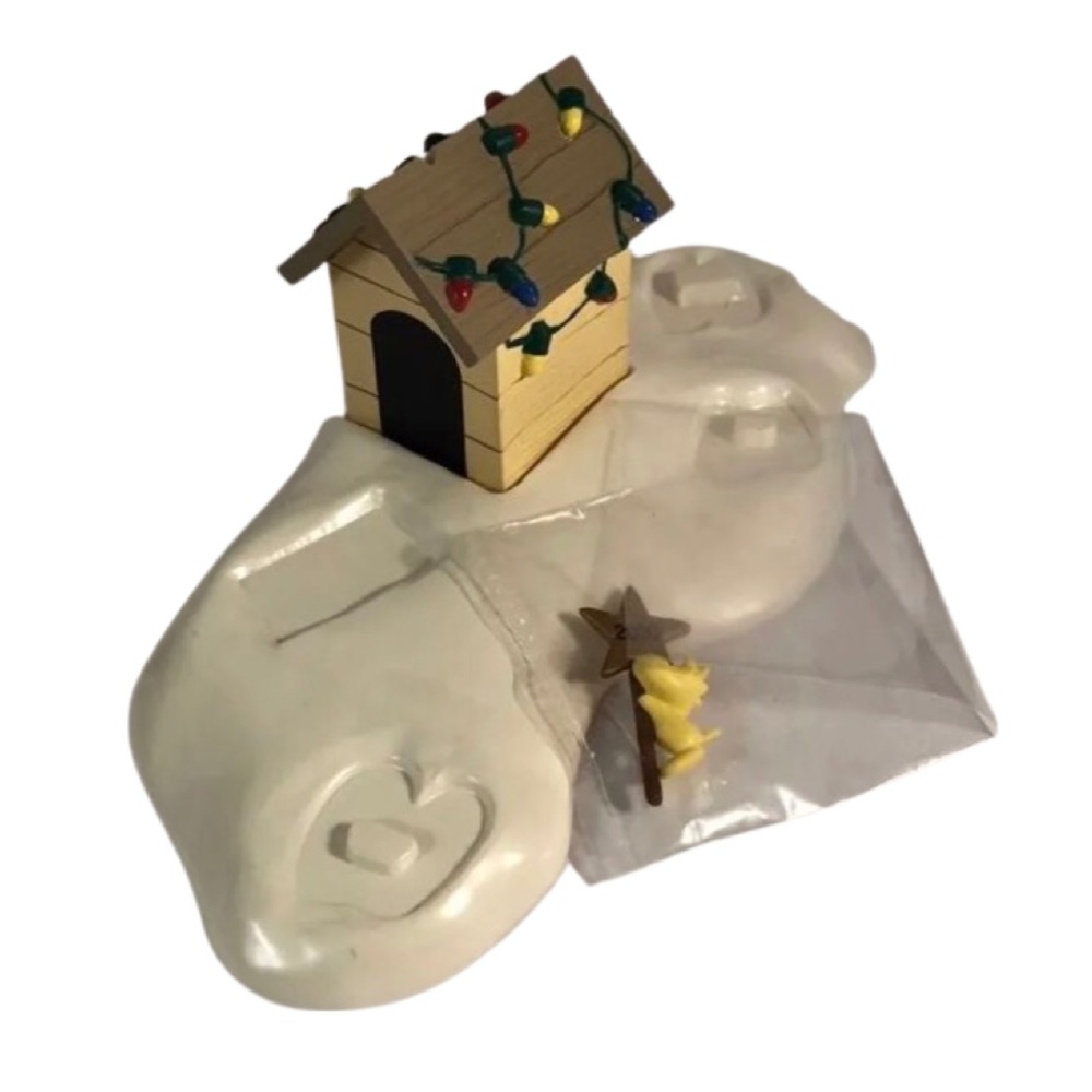Hallmark Snoopy Woodstock Display 2000